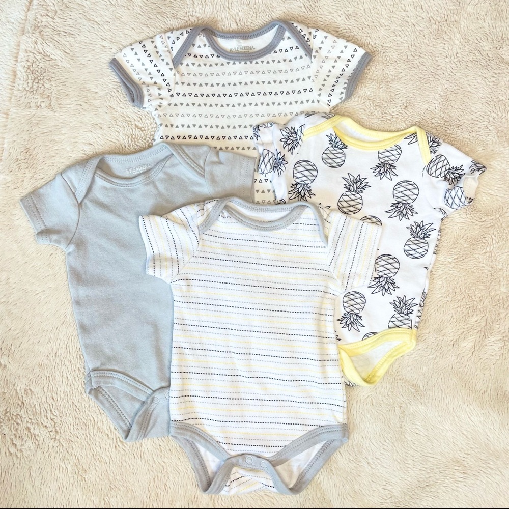 Kyle & Deena matching onesies 🍍